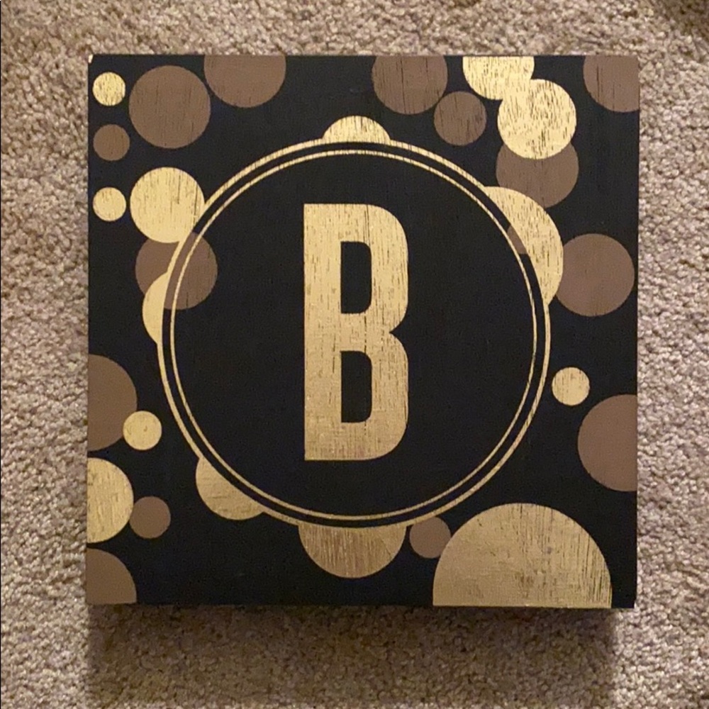 “B” wall art